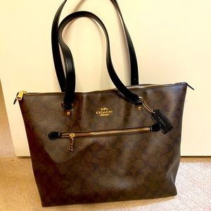 100% Authentic Coach Signature Gallery Tote purse handbag